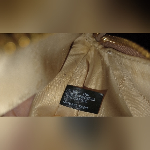 Michael kors Veronica Medium Saffiano Leather Dome Satchel with Matching Wallet - Picture 11 of 16